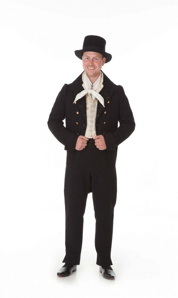 Smaalenenes-Mannsbunad